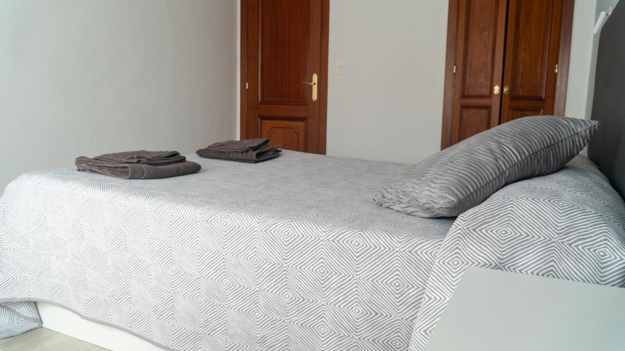 Piso Aviles Centro Parque Ferrera エクステリア 写真